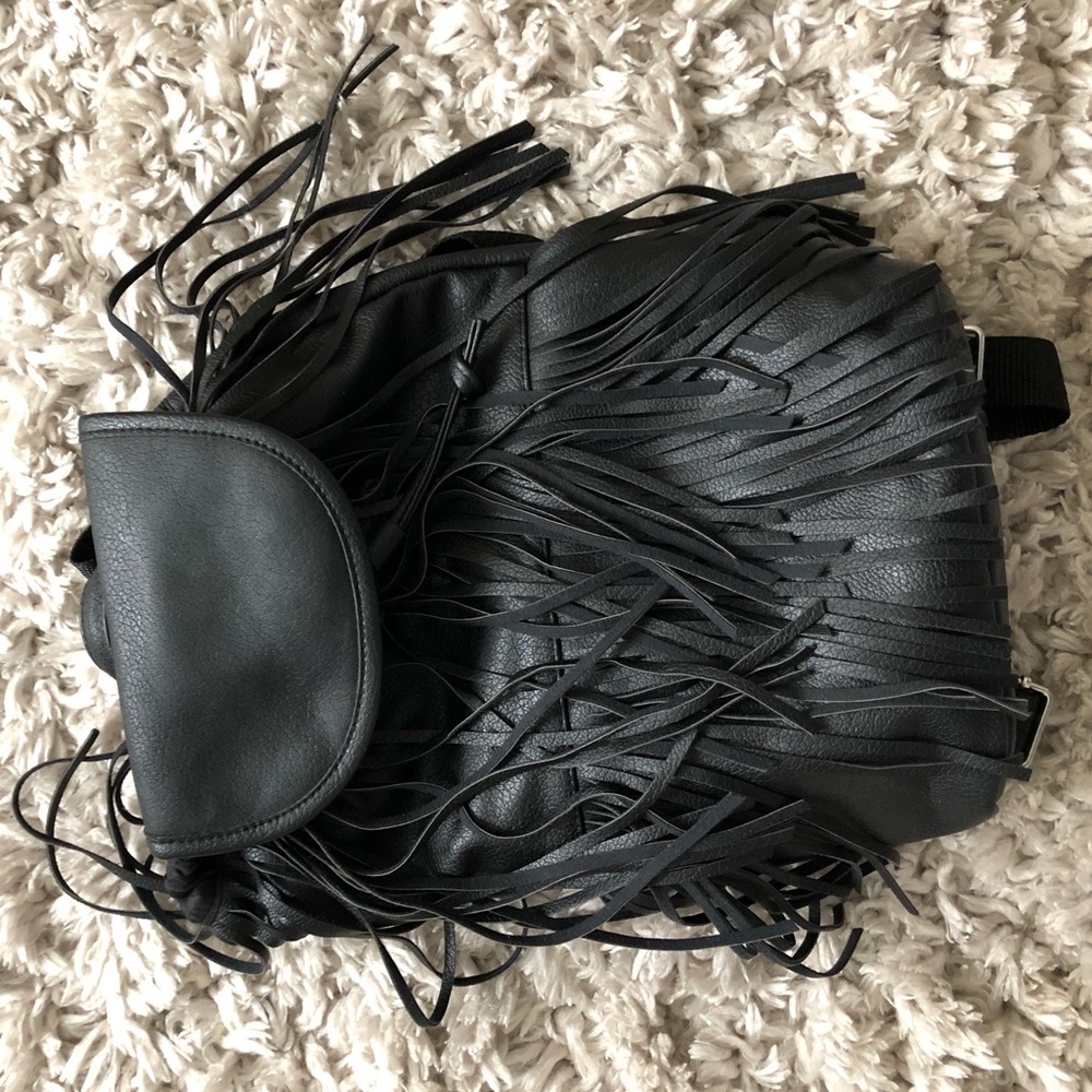 Black lead rings back pack